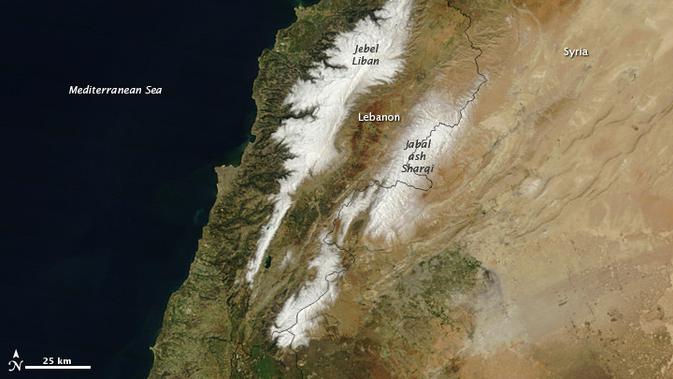 Dua gunung di Lebanon sering kali diselimuti salju (NASA)