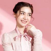 Lip Vinyl Viral yang Wajib Dicoba untuk Penampilan Lebih Chic Saat Bukber Ramadan