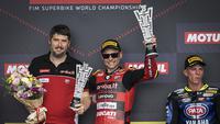 Alvaro Bautista saat memenangkan balapan Race 1 WSBK Mandalika hari Sabtu (04/03/2023). (Twitter/Aruba.it Racing Ducati)