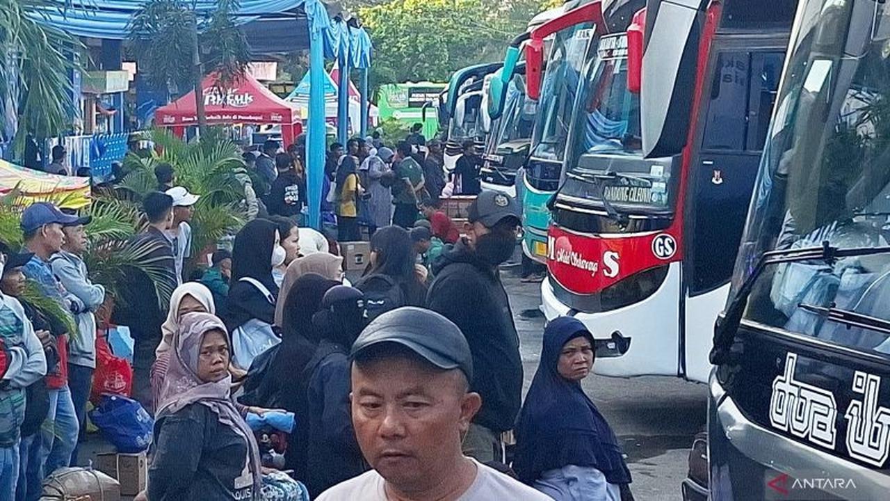 Arus Mudik Lebaran 2026: Penumpang Terminal Kampung Rambutan Melonjak 100 Persen