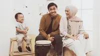 Pasangan Ayudia Bing Slamet dan suami Muhammad Pradana Budiarto alias Ditto mempunyai cara sendiri dalam mendidikan anak untuk berbagai. Menurut Ayu, mendidik anak itu butuh proses. (Instagram/ayudiac)