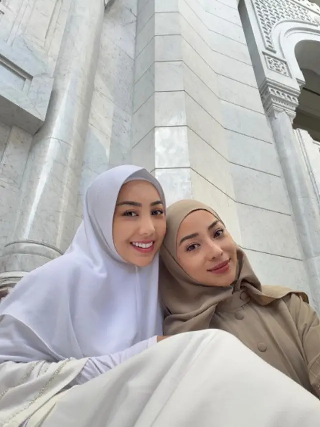 Gaya Hijab Terbaru ala Nikita Willy