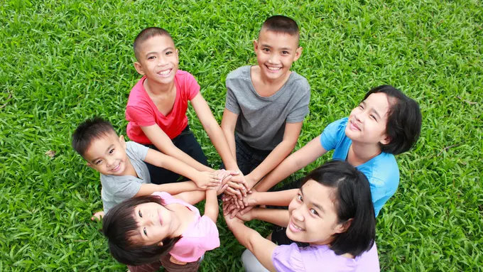 anak bersosialisasi