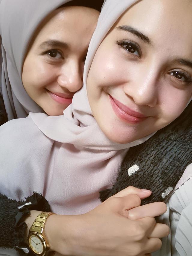 Laudya Cynthia Bella dan Zaskia Sungkar