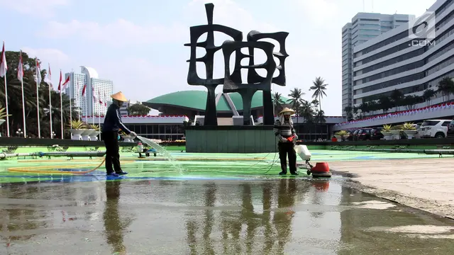 Bersih-Bersih Kolam Jelang Sidang Tahunan MPR