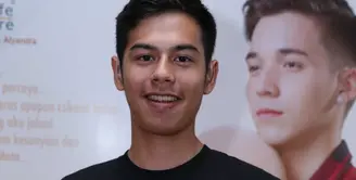 Panji Surya Putra Sahetapy adalah anak dari pasangan artis senior Ray Sahetapy dan Dewi Yull, yang juga bermain di film ‘Sebuah Lagu Untuk Tuhan’. Ia juga memiliki keterbatasan pada pendengaran. (Nurwahyunan/Bintang.com)