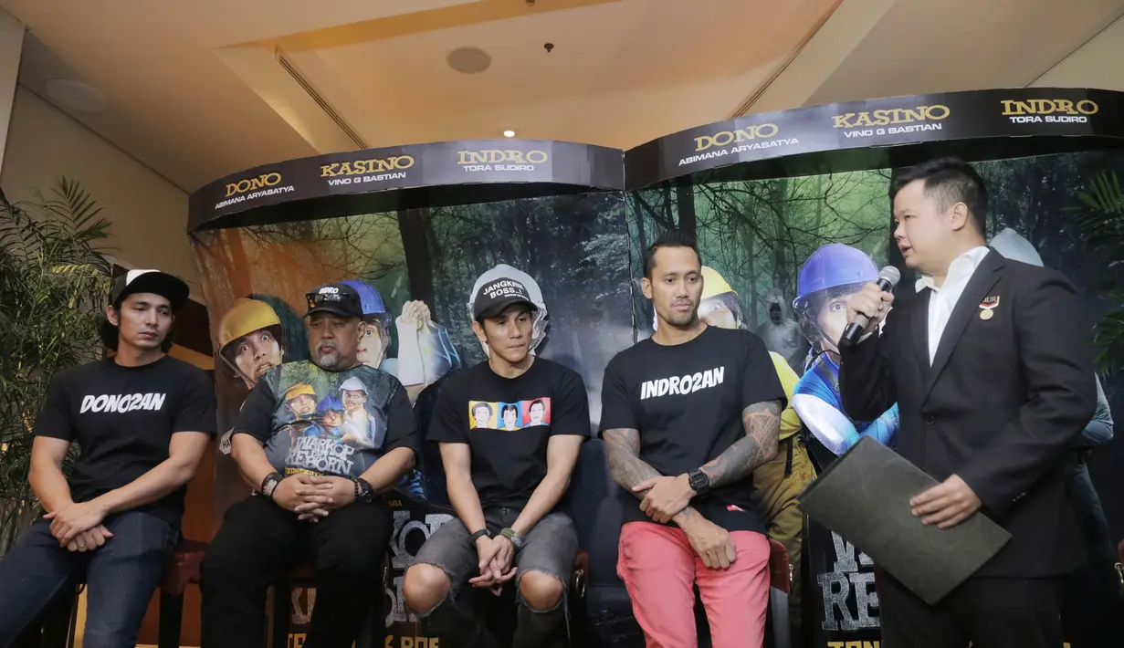 Rasa syukur diucapkan oleh pemain senior Indro Warkop. Meski ia mengakui sempat deg-degan dengan jadwal padat hari itu. Namun, ia juga mengaku cukup sedih lantaran tidak bisa menemui semua penggemarnya di berbagai kota. (Nurwahyunan/Bintang.com)