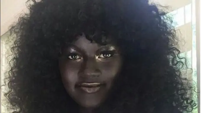 5 Alasan Kenapa Khoudia Diop Model Kulit Gelap Bisa Mendunia
