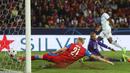 Denzel Dumfries sukses mencetak gol kedua bagi Inter Milan pada menit ke-70 usai meneruskan assist dari Dzeko.(AP Photo/Gabriel Kuchta)