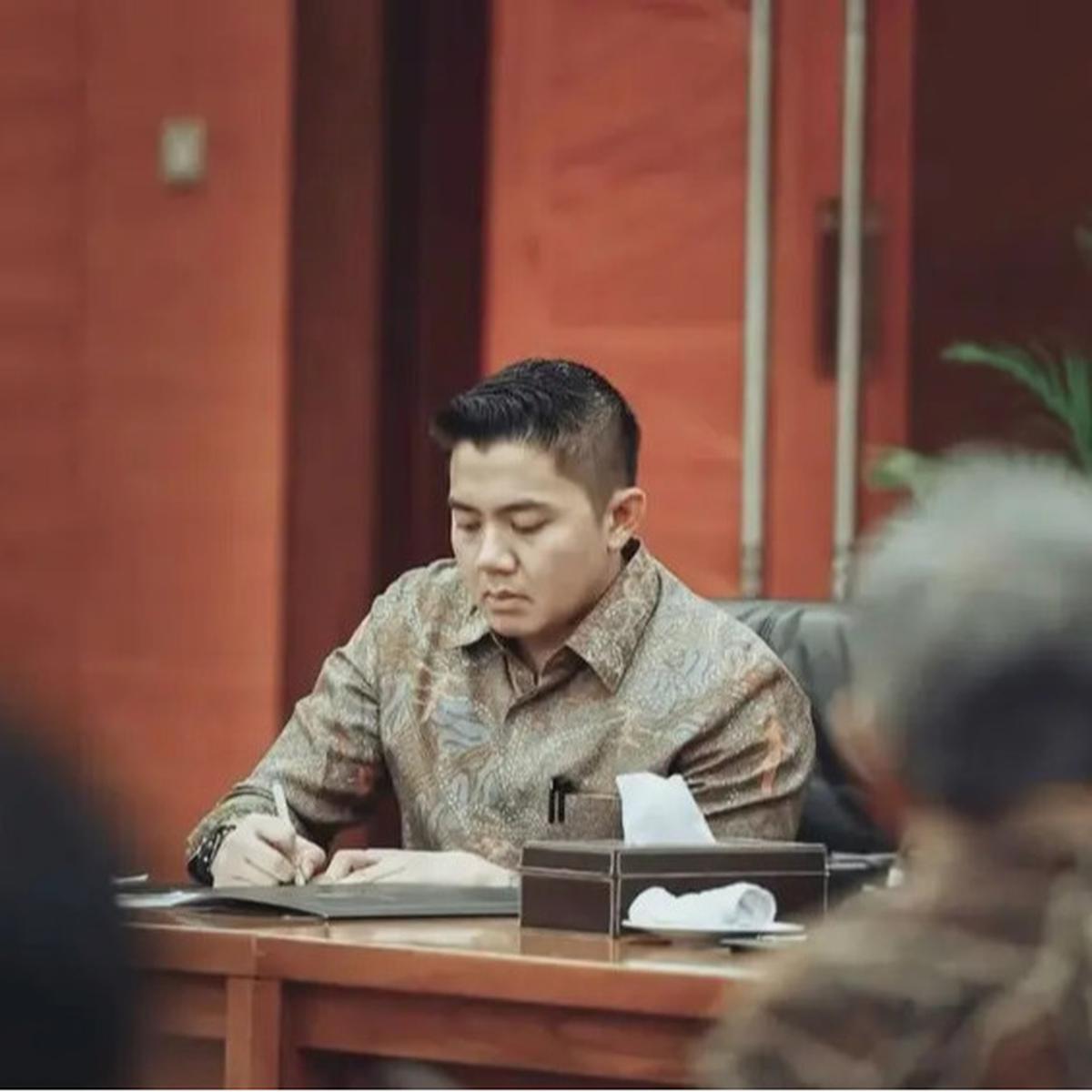 Ternyata Segini Gaji Seskab Teddy Indra Wijaya Usai Naik Pangkat jadi Letkol