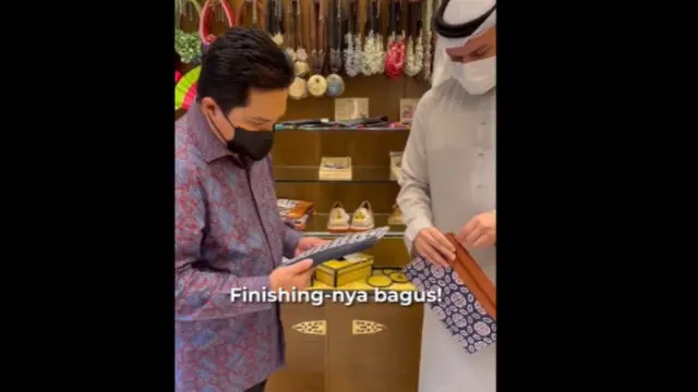 Menteri BUMN Erick Thohir bertemu dengan pemilik toko Al Jaber, bernama Hussain A. Jaber di Dubai Mall, Burj Khalifa area. instagram @erickthohir