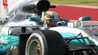 Lewis Hamilton mengklaim pole ke-72 sepanjang kariernya di ajang F1 setelah tampil dominan pada kualifikasi GP Amerika Serikat, Minggu (22/10/2017) pagi WIB. (Twitter/F1)