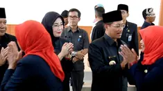 Seorang pejabat Kabupaten Cirebon menolak dilantik Bupati karena tidak terima pangkatnya diturunkan.