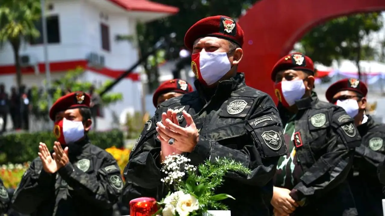 Bamsoet Terima Brevet Warga Kehormatan BIN