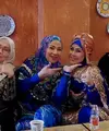 Penyanyi dangdut Elvy Sukaesih baru saja merayakan ulang tahun bersama teman-teman artis. Penyanyi dangdut yang juga pemeran itu merayakan ultah ke-72 tahun. Berikut beberapa potretnya sekaligus menjadi ajang silaturahmi penyanyi dangdut senior. [Instagram/cameliamalikreal]
