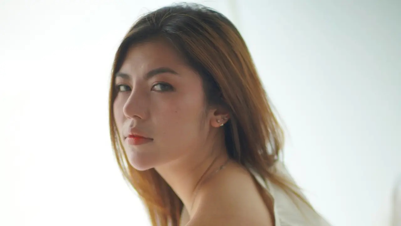 Penyanyi Julia Vio yang dikenal dengan lagu Bodo Amat. (IST)