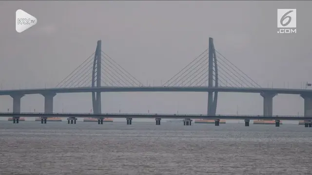 China resmi memiliki jembatan laut terpanjang di dunia. Jembatan sepanjang 55 kilometer ini menghubungkan China daratan, Macau, dan Hong Kong.
