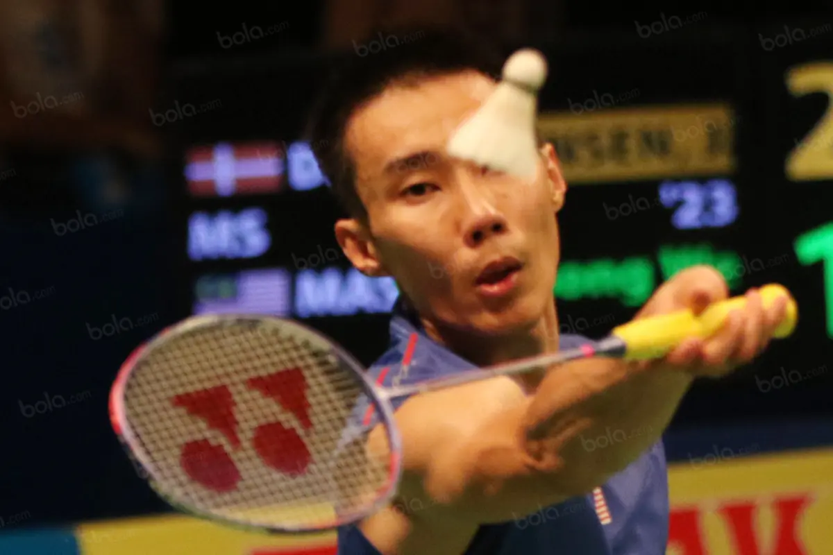 Saat Mata dan Mulut Tertutup Shuttlecock