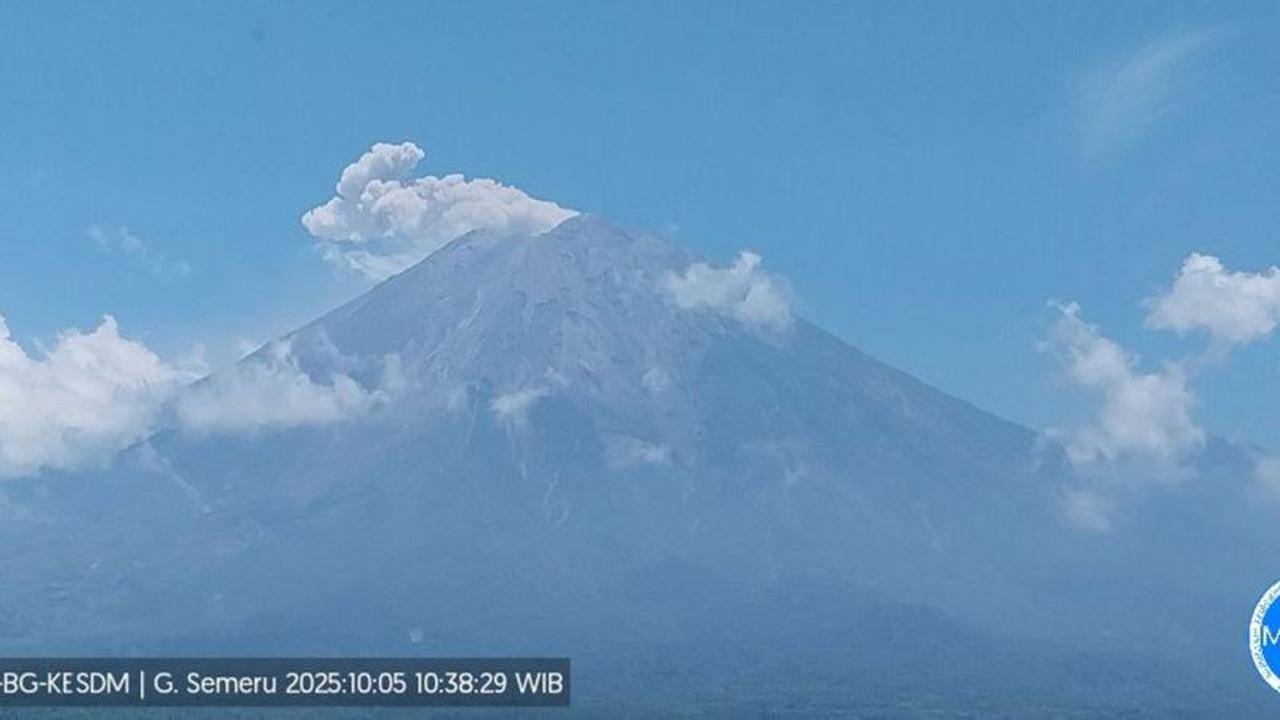 Erupsi Gunung Semeru: Empat Kali Muntahkan Abu dalam Sehari, Warga Diimbau Waspada