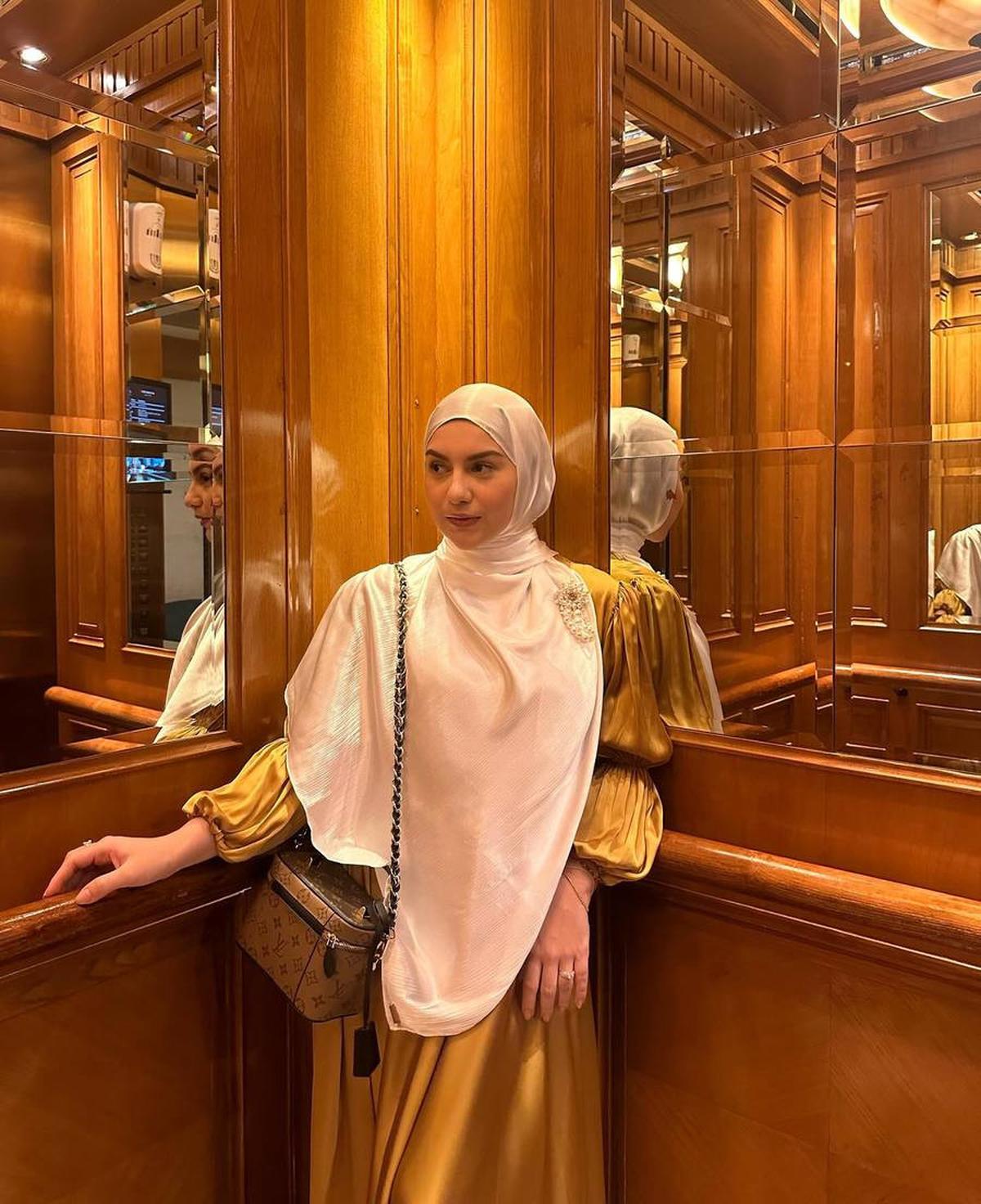 Irish Bella hanya bisa memberikan dukungan