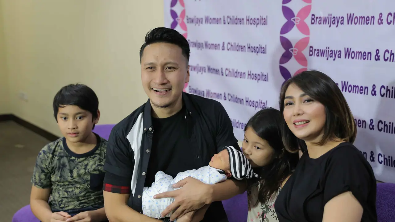 [Bintang] Arie Untung dan Fenita Arie