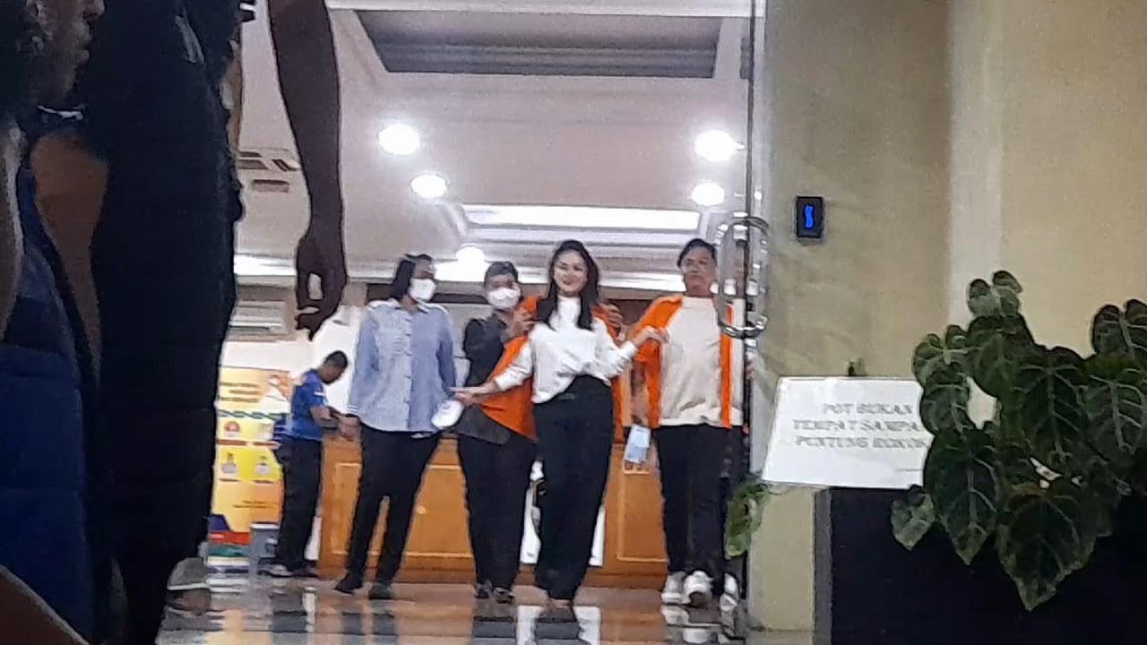 Santainya Nikita Mirzani Meski Akhirnya Ditahan: Ya Gimana, Sans