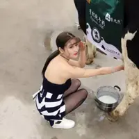 Siapa yang nggak pingin mampir kalau tau pemeras susunya cewek sexy..