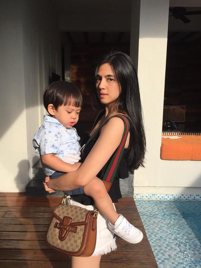 Momen Manis DJ Una Saat Momong Anak (sumber: instagram/putriuna)