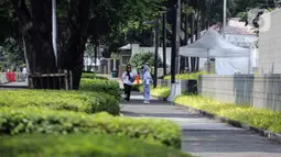 Penantian panjang para pejalan kaki untuk mendapatkan haknya berjalan di trotoar Jalan Medan Merdeka Selatan, Jakarta Pusat, tepatnya di depan Kedubes AS berakhir sudah. (Liputan6.com/Faizal Fanani)