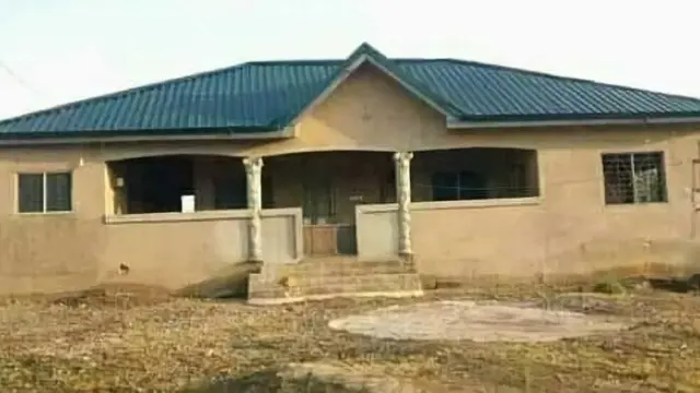 7 Potret Tampak Depan Rumah Ini Absurd, Pasti Bikin Bingung Tamu yang Datang