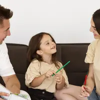 Sebagai orang tua tentu kamu menginginkan mereka tumbuh menjadi anak yang memiliki rasa kepercayaan diri yang tinggi. Yuk, simak cara sederhana dibawah ini untuk membantu anak dalam meningkatkan kepercayaan dirinya. [Dok/freepik.com]