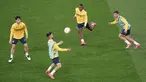 Para pemain Villarreal menghadiri sesi latihan pada malam pertandingan Final Liga Eropa menghadapi di Gdansk, Selasa (25/5/2021). Final Liga Europa akan mempertemukan Villareal vs Manchester United (MU) pada Kamis, 27 Mei 2021 di Stadion Energa. (ALEKSANDRA SZMIGIEL/POOL/AFP)