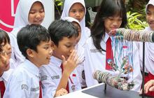 LG Serahkan Instalasi Seni dari Sampah Elektronik ke SDN 08 Ragunan