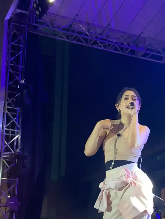 Ia memastikan celananya selaluj berlapis untuk mencegah hal tak terprediksi. Dan keputusannya terbukti benar, fans pun ikut merasa lega. [TikTok.com/yudhaekchyn]