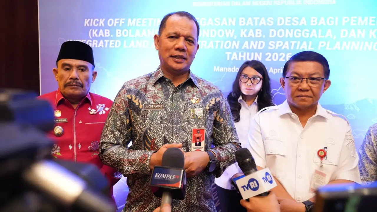 Direktur Jenderal Bina Pemdes Kemendagri, La Ode Ahmad P Bolombo saat membuka Kick off Meeting Penegasan Batas Desa ILASPP tahun anggaran 2026 di Manado. (Istimewa)