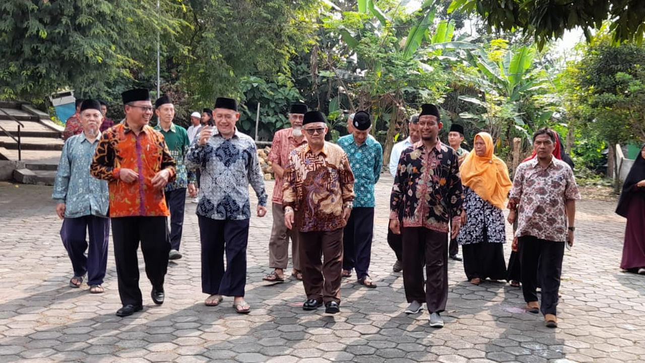 Datangi MI Muhammadiyah Semarang, Mendikdasmen Abdul Mu'ti Beri Pesan Megah dan Megahi