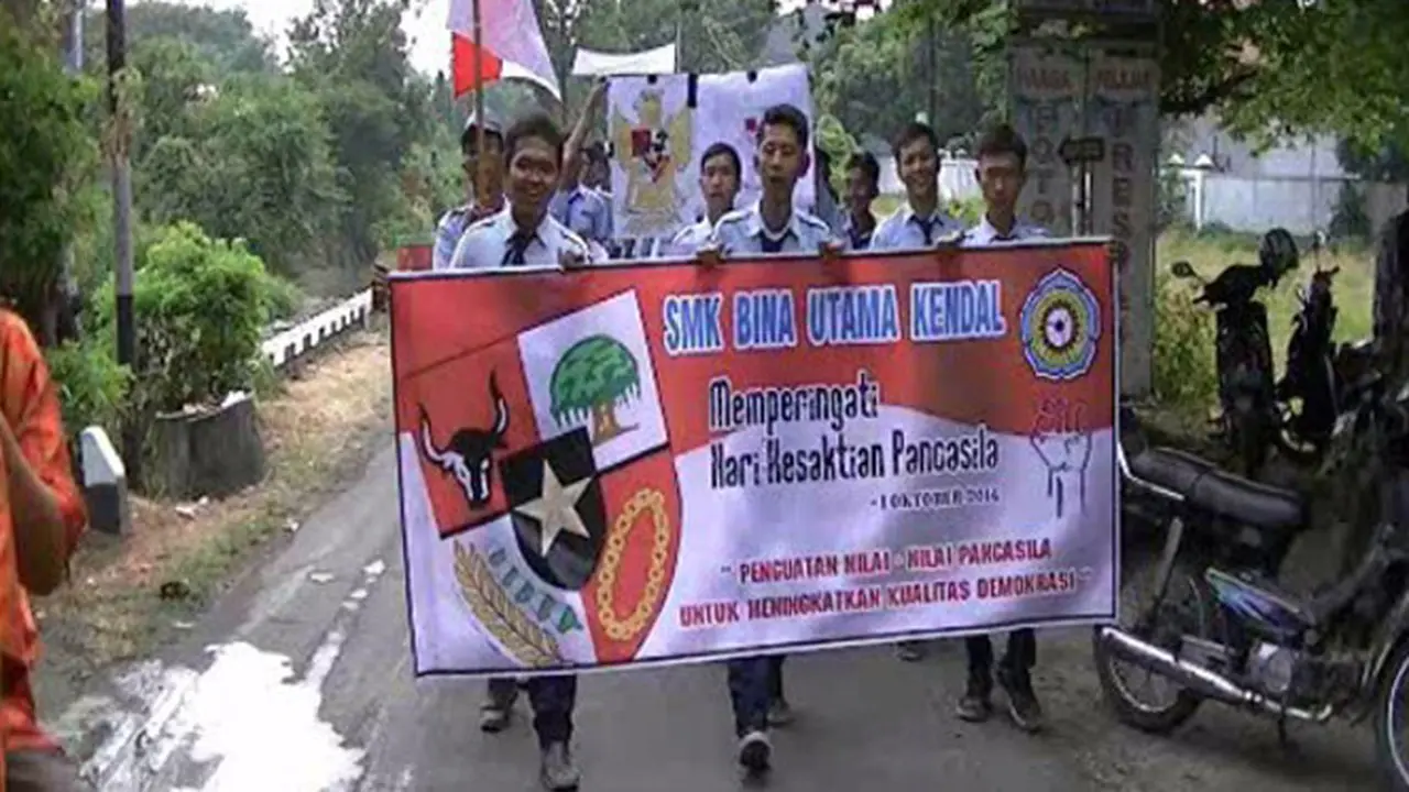 Pelajar Kendal Pawai Peringati Kesaktian Pancasila 