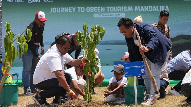 BRI Gandeng Pembalap MotoGP Tanam 10.000 Bibit Pohon di Mandalika