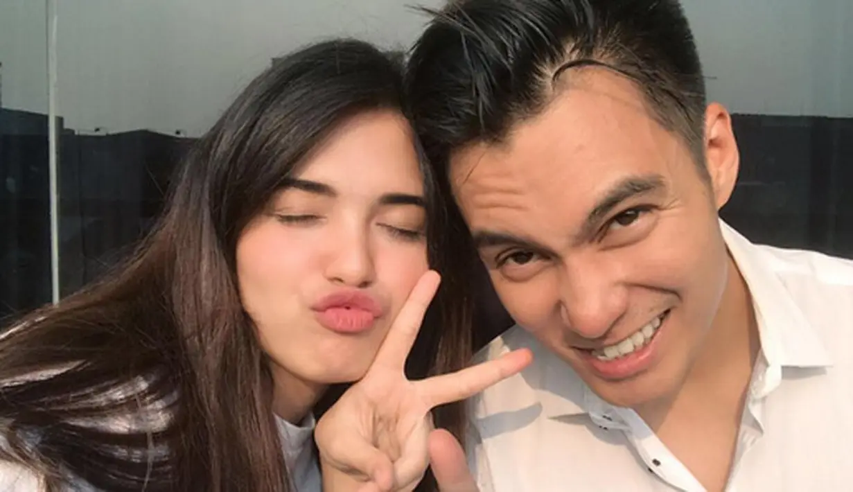 "Enggak jadi kendala, ya, dia bisa menyesuaikan dan saya juga malah kayak sama aja, enggak ada perbedaan apa-apa. Kita lebih ke saling mengerti satu sama lain," kata Baim beberapa waktu lalu. (Instagram/vebbypalwinta)