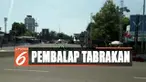 Seorang pebalap bobil tabrak pembatas lintasan dan kamerawan di Kejurnas Slalom Auto Gymkhana.