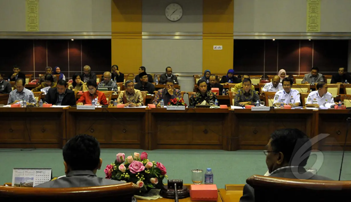 Rapat tiga Kementerian bareng Komisi VIII membahas tentang evaluasi penyelenggaraan ibadah haji 2014 M dari aspek kebijakan, pengorganisasian, dan tehnis pelaksanaannya, Jakarta, Selasa (27/1/2015). (Liputan6.com/Andrian M Tunay)