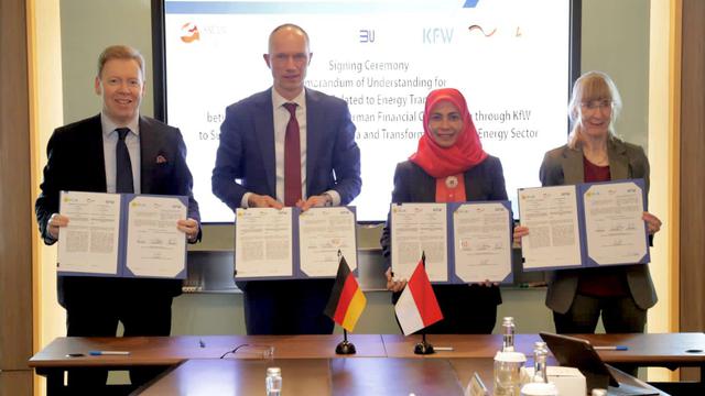 PLN menandatangani Memorandum of Understanding (MoU) pembiayaan dengan bank pembangunan Jerman Kreditanstalt für Wiederaufbau (KfW) untuk mempercepat transisi energi di Indonesia. Kredit yang diberikan ke PLN mencapai Rp 10,7 triliun. (Dok PLN)