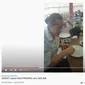 Video viral Ade Rai makan ayam pop dicuci di teh tawar dulu merupakan potongan dari video lengkap di kanal Youtube Dunia Ade Rai.