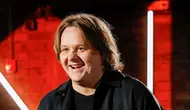 Lewis Capaldi hit the Glastonbury stage with a surprise performance and becomes an advisor in The Voice competition. How's his health update?