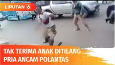 Tidak terima anaknya ditilang, seorang pria di Kabupaten Banyuasin, Sumatera Selatan nekat mengejar anggota polisi lalu lintas dengan membawa parang dan celurit. Beruntung polisi yang dikejar berhasil menyelamatkan diri, sementara pelaku sudah ditang...