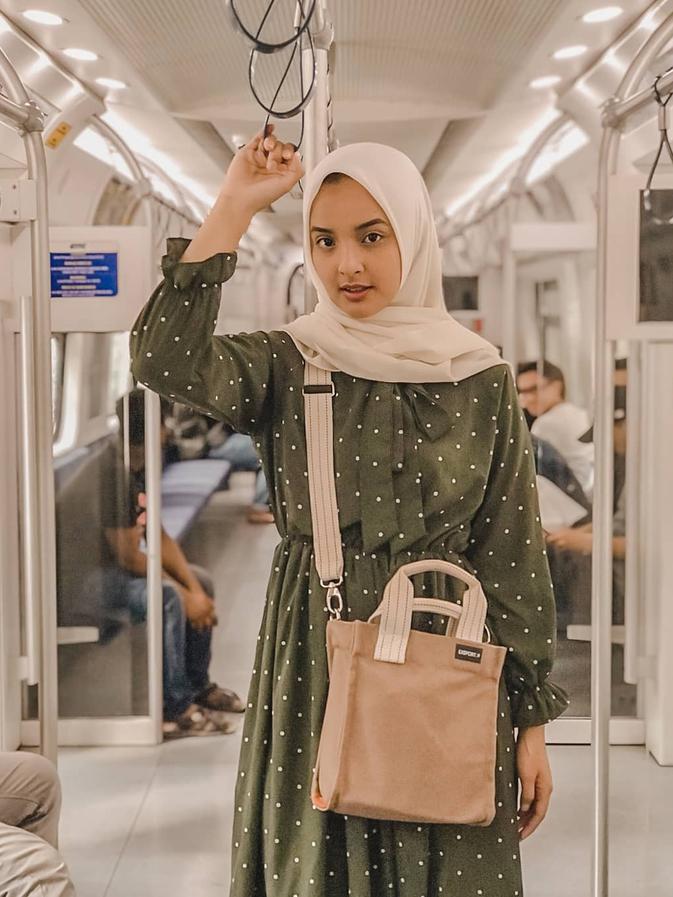 Nabila Ishma juga dikenal sebagai influencer dan selebgram (https://www.instagram.com/p/B1lijj1pyAg/)