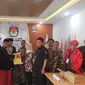 Pasangan Imron-Agus Kurniawan resmi menjadi pendaftar pertama ke KPU Kabupaten Cirebon dalam Pilkada Serentak 2024. (ist)