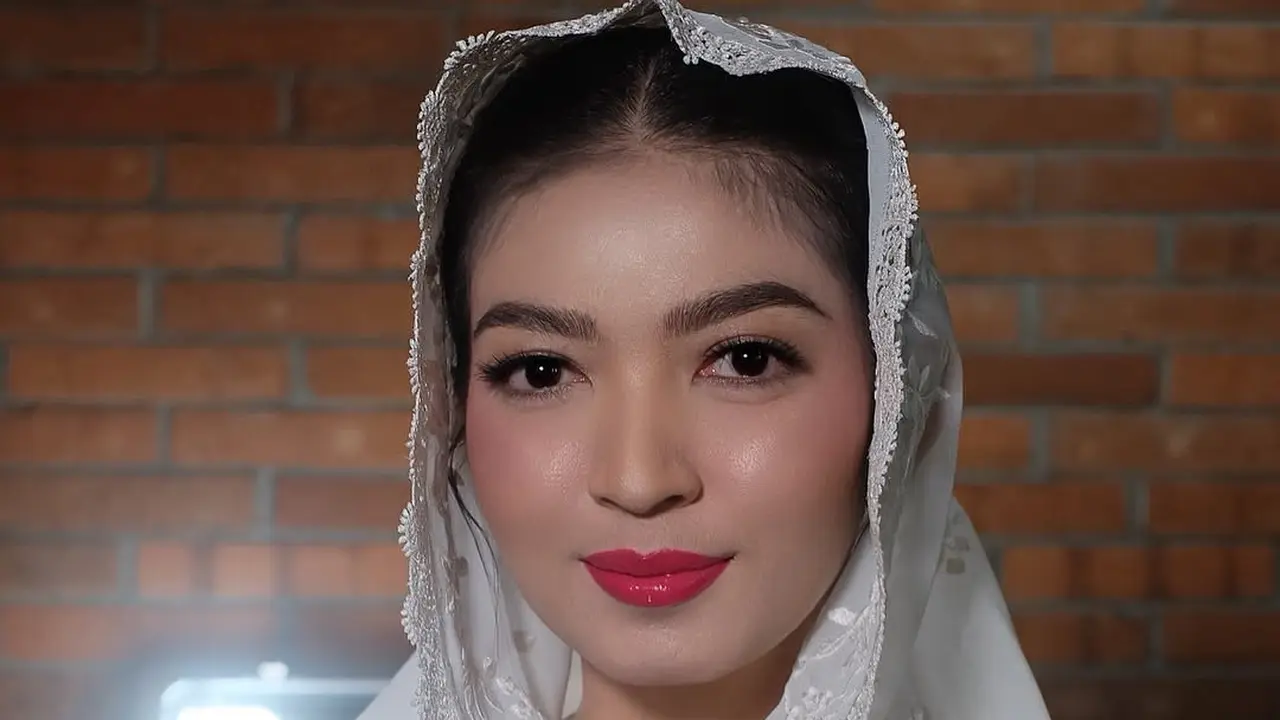 Potret Makeup Flawless Selvi Ananda di Acara Akikah Anak Kaesang dan Erina Gudono