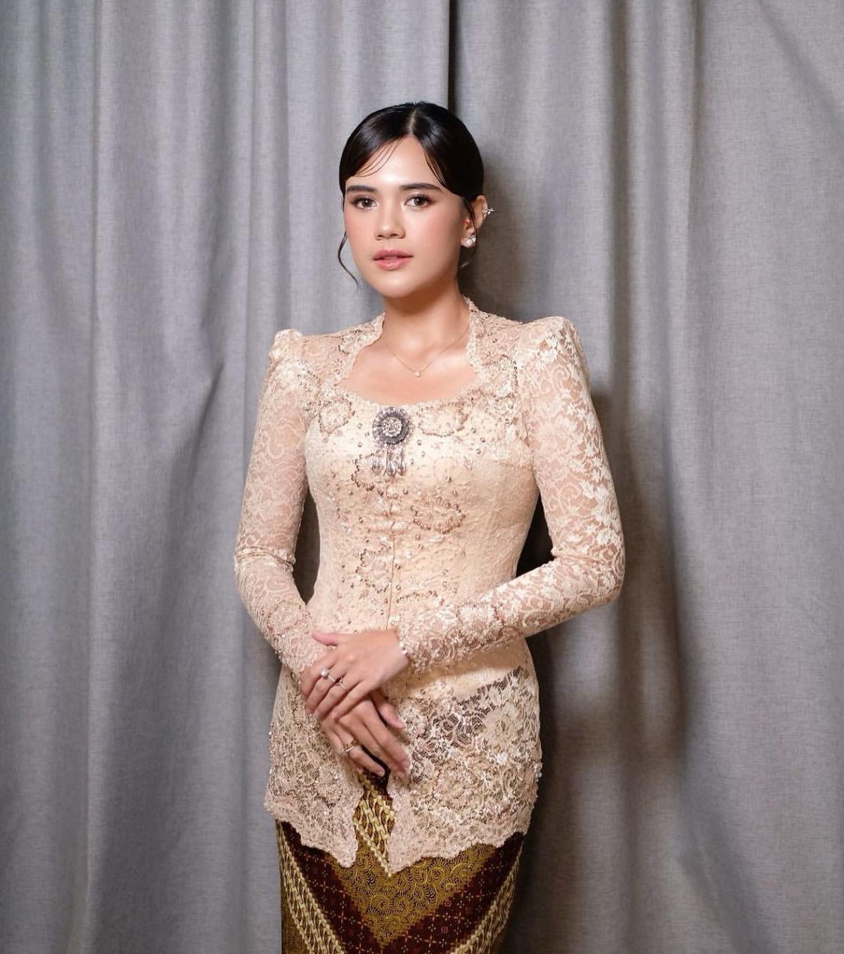 7 Potret Audi Marissa Tampil Anggun Jadi Bridesmaid di Pernikahan Ochi Rosdiana, Ini Reaksi Warganet