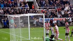 Berita video highlights Premier League 2017-2018 antara Newcastle United vs Stoke City dengan skor 2-1. This video Presented by BallBall.